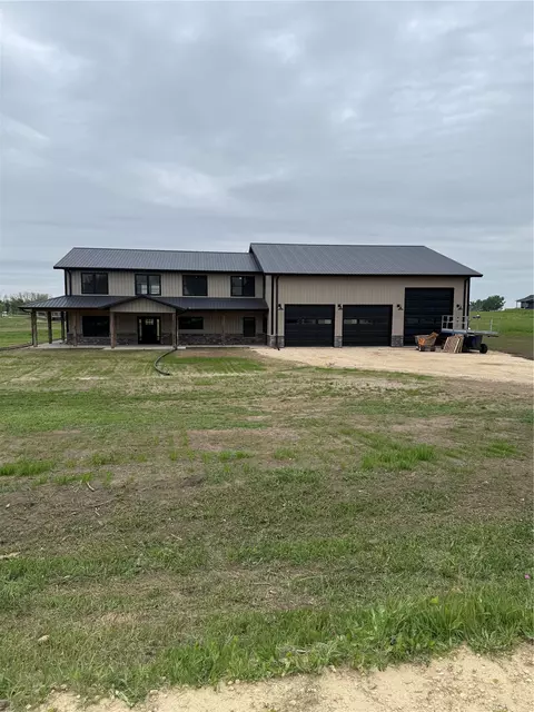 21561 80th St, Martelle, IA 52305