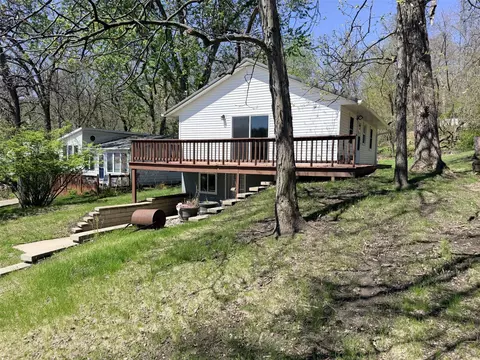 6182 N Lakeshore Dr, Brooklyn, IA 52211