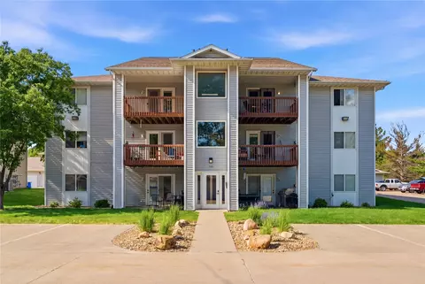 120 Shannon Dr #10, North Liberty, IA 52317