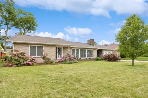 1241 29th St NE, Cedar Rapids, IA 52402