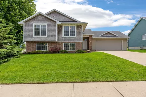 310 Durango Dr, Marion, IA 52302