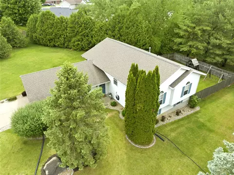 105 Richland Ave, Urbana, IA 52345