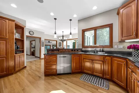 Kitchen - 1630 Mackenzie Dr, Cedar Rapids, IA 52411 photo 2 of 6