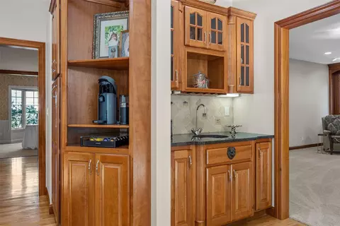Entry Way - 1630 Mackenzie Dr, Cedar Rapids, IA 52411 photo 2 of 4