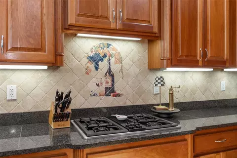 Kitchen - 1630 Mackenzie Dr, Cedar Rapids, IA 52411 photo 5 of 6