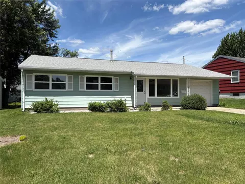 272 Peace Ave NW, Cedar Rapids, IA 52405