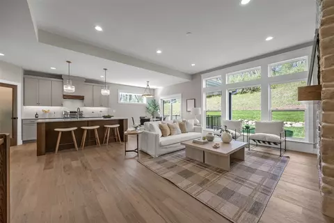 2239 Royal Oak Ridge Rd, Marion, IA 52302