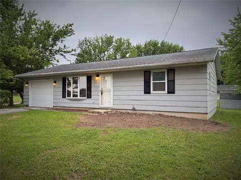 305 N Ave, Vinton, IA 52349