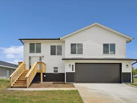 1420 Duncan Drive Ln, Muscatine, IA 52761