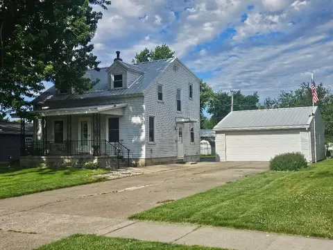 704 8th Ave, Belle Plaine, IA 52208