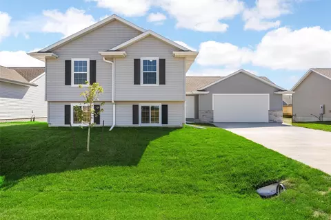 803 Indigo Dr, Palo, IA 52324