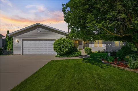 1940 48th Street Ct, Marion, IA 52302
