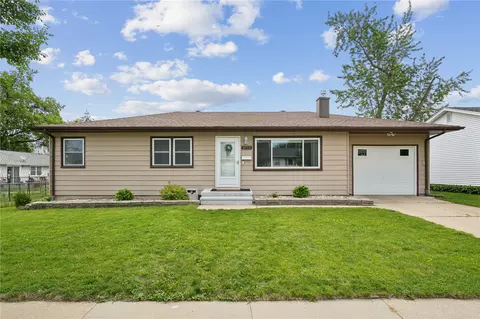 2713 Evelyn Dr SW, Cedar Rapids, IA 52404