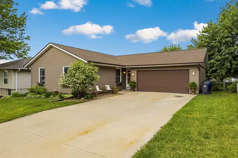 606 Olive Dr NW, Cedar Rapids, IA 52405