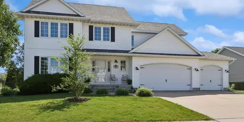 105 17th Avenue Ct, Hiawatha, IA 52233