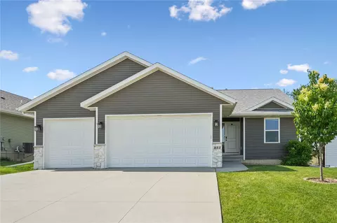 453 68th Ave SW, Cedar Rapids, IA 52404