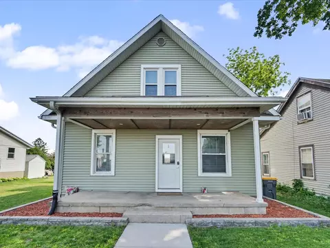 404 W 1st St, Mechanicsville, IA 52306