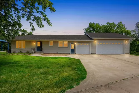 307 Ehlers Ln, Maquoketa, IA 52060