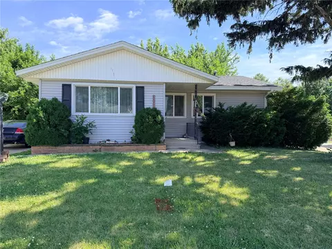 5200 Holly Ave, Cedar Rapids, IA 52405