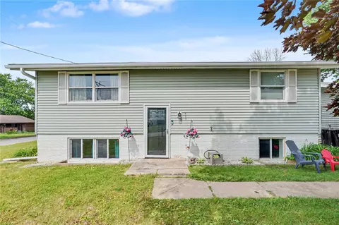 300 Holt St, Anamosa, IA 52205