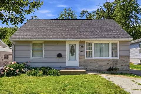1529 E Avenue Ave NW, Cedar Rapids, IA 52405