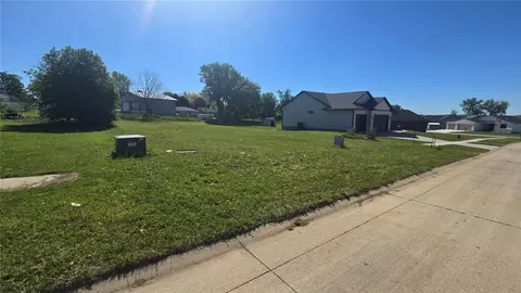 820 Rogers Ln #12, Center Point, IA 52213