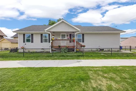 423 10th St NW, Cedar Rapids, IA 52405