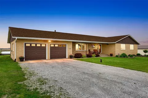 7249 Benton Linn Rd, Cedar Rapids, IA 52404