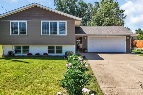 731 Main St, Fairfax, IA 52228