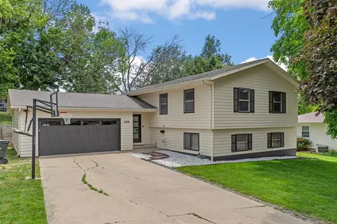 358 31st St SE, Cedar Rapids, IA 52403