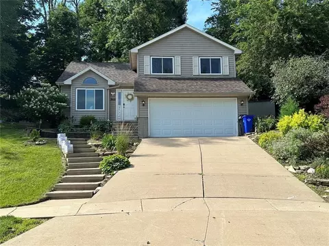 3200 Timber Valley Ct NE, Cedar Rapids, IA 52402
