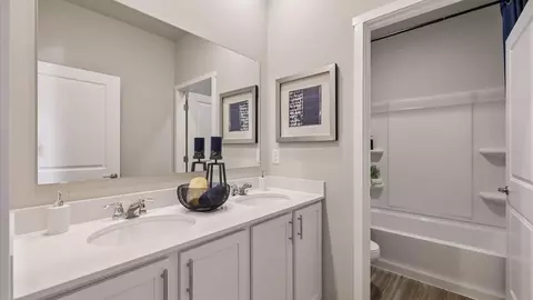 Bath - 3285 Artesian Rd, Marion, IA 52302 photo 3 of 4