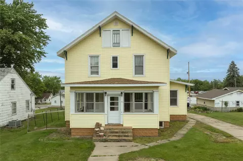 206 4th St, Victor, IA 52347