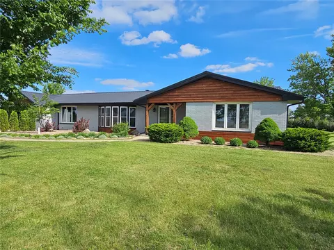 1212 Dubuque Rd, Marion, IA 52302
