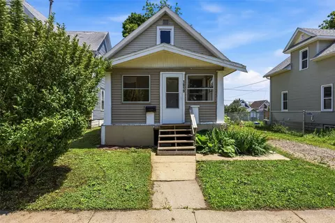 1019 10 St SW, Cedar Rapids, IA 52404