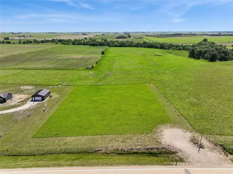 3338 Troy Mills Blvd, Coggon, IA 52218