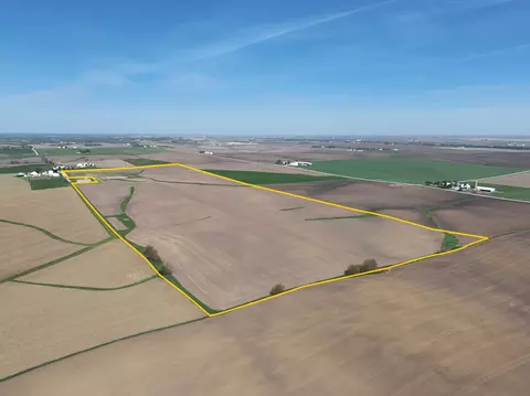79 Th St Dr 23rd Ave Dr, Marengo, IA 52301