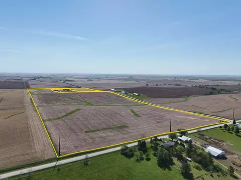 23 Rd Ave Dr Benton-iowa Rd, Marengo, IA 52301