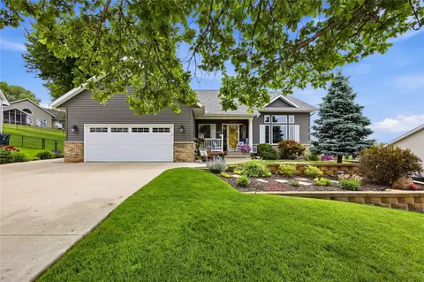 1403 Jackson Woods Ct NW, Cedar Rapids, IA 52405