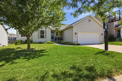 2113 Radcliffe Dr SW, Cedar Rapids, IA 52404