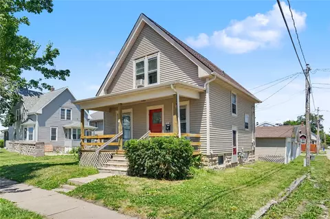 718 10th Ave SW, Cedar Rapids, IA 52404