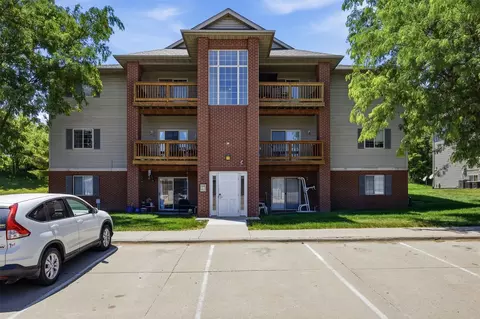 2272 Holiday Rd #606, Coralville, IA 52241