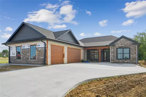 120 Howard Ave, Swisher, IA 52338