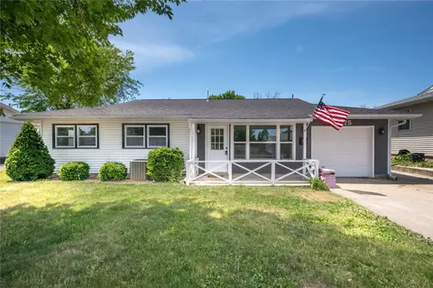 4975 Kesler Rd NW, Cedar Rapids, IA 52405