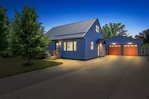2038 26th St SW, Cedar Rapids, IA 52404