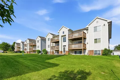 4611 1st Ave SW #10, Cedar Rapids, IA 52404