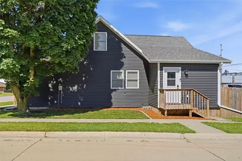 502 3rd St, Victor, IA 52347