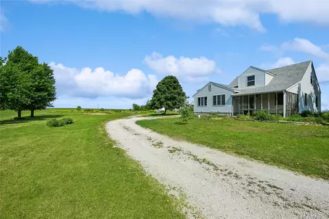 6719 25th Ave, Van Horne, IA 52346