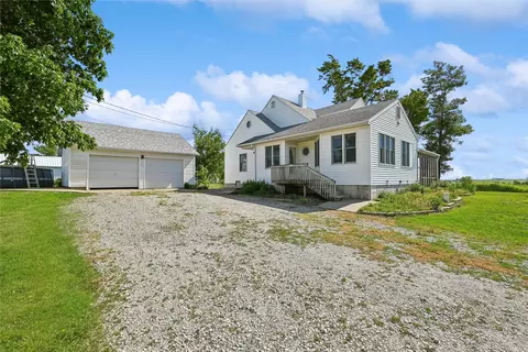 6719 25th Ave, Van Horne, IA 52346