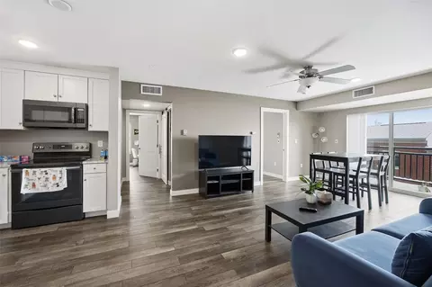 332 S Linn St #414, Iowa City, IA 52240